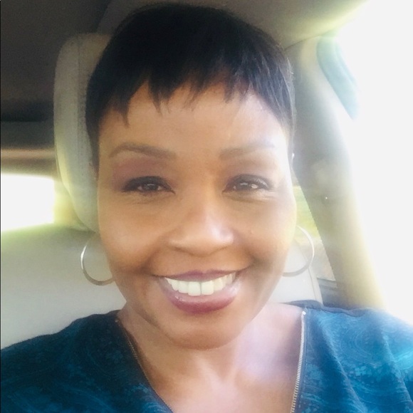 Meet your Posher, Sandra - Picture 1 of 1